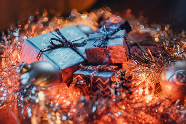 Decorate Your Christmas Tree with a Skirt and Star Topper